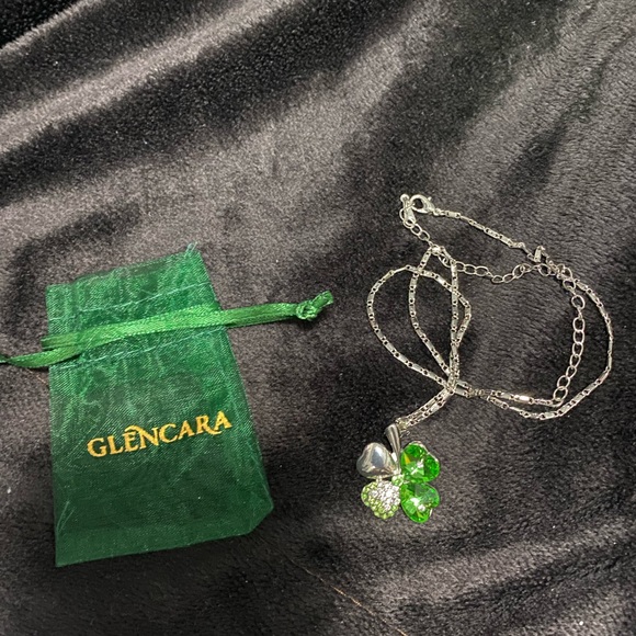 Gelncara Four Leaf Clover Necklace - Picture 4 of 4